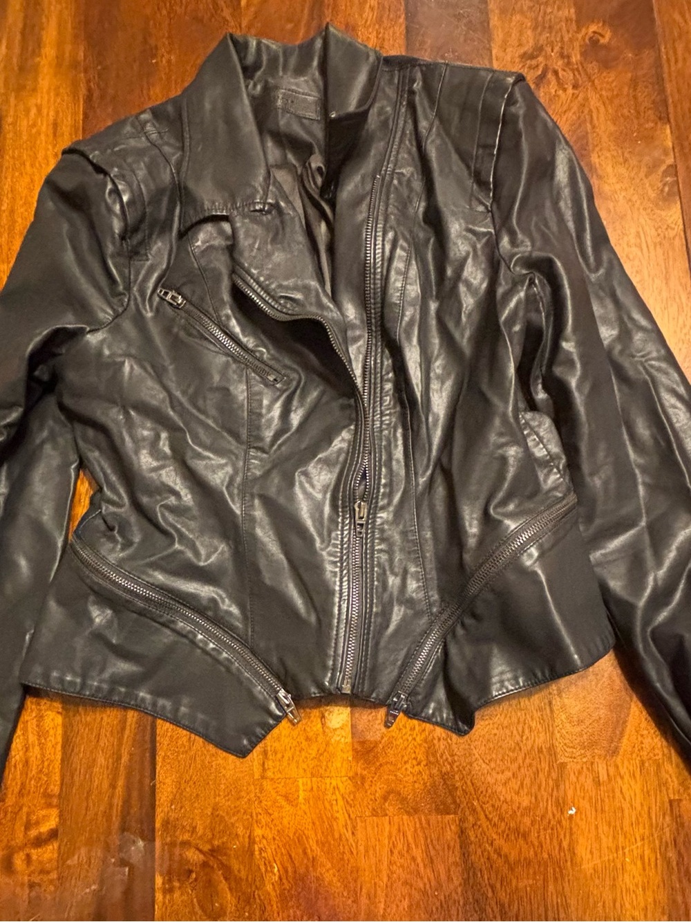 Women BlankNYC black faux leather MC type style. Size Large